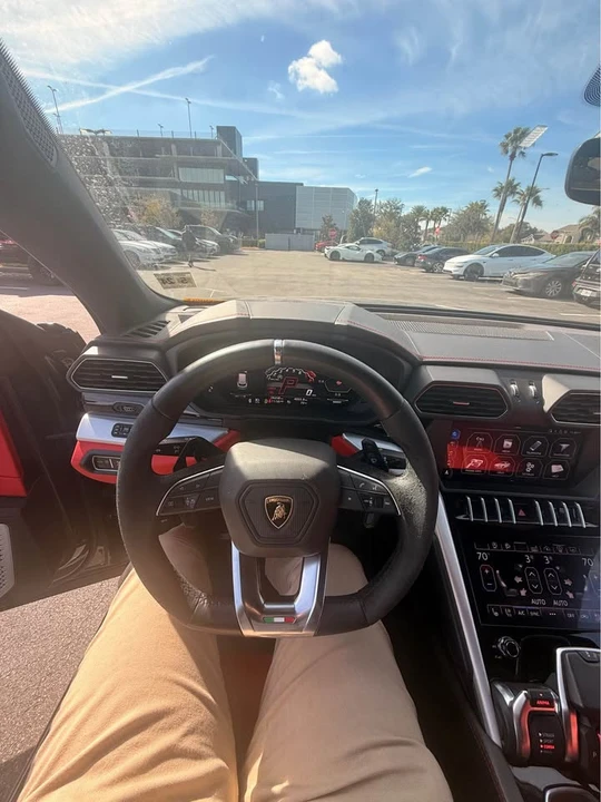 2019 Lamborghini Urus - Image 15 of 17