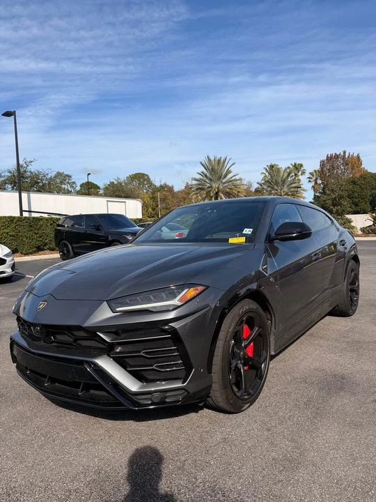2019 Lamborghini Urus - Image 10 of 17