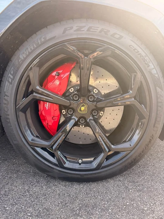 2019 Lamborghini Urus - Image 2 of 17