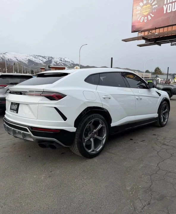 2019 Lamborghini Urus - Image 10 of 10