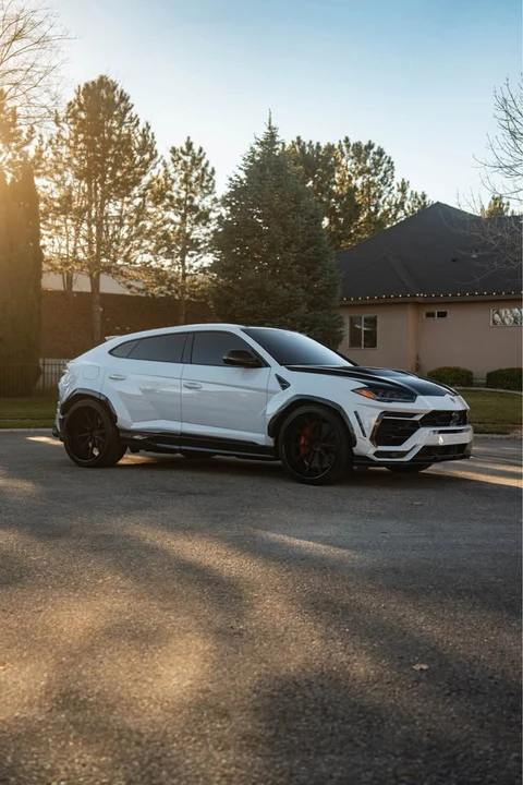 2019 Lamborghini Urus - Image 2 of 16