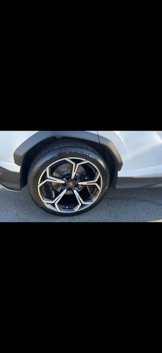 2019 Lamborghini Urus - Image 2 of 20