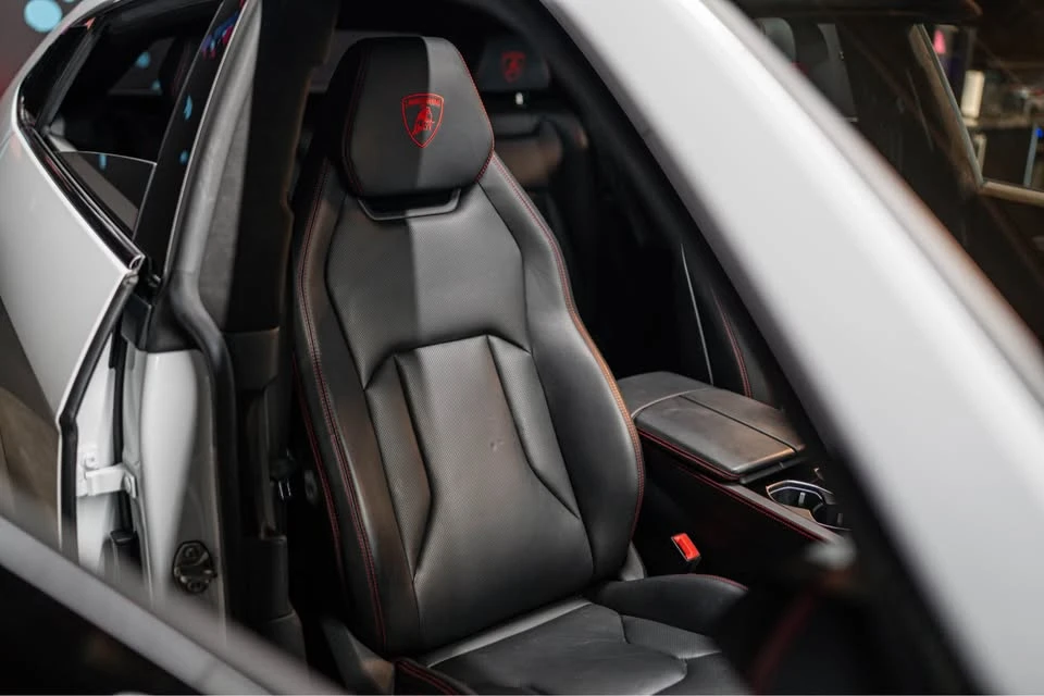 2019 Lamborghini Urus - Image 11 of 14
