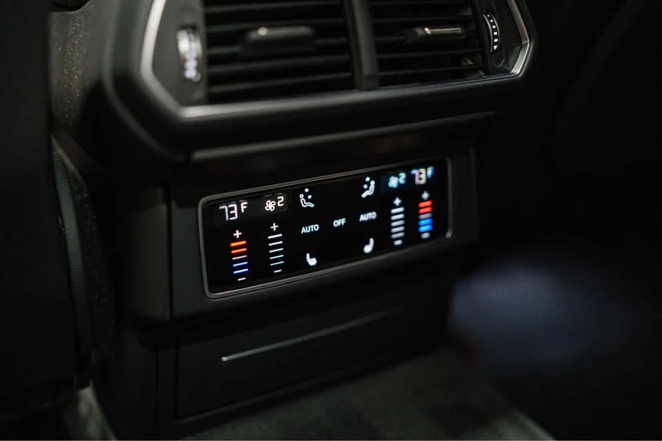 2019 Lamborghini Urus - Image 8 of 14