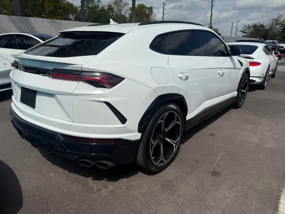 2019 Lamborghini Urus - Image 2 of 8