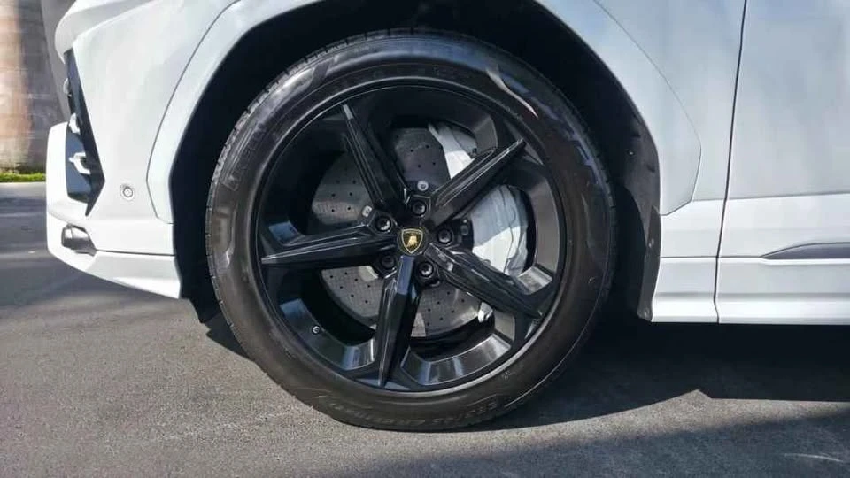 2019 Lamborghini Urus - Image 16 of 16