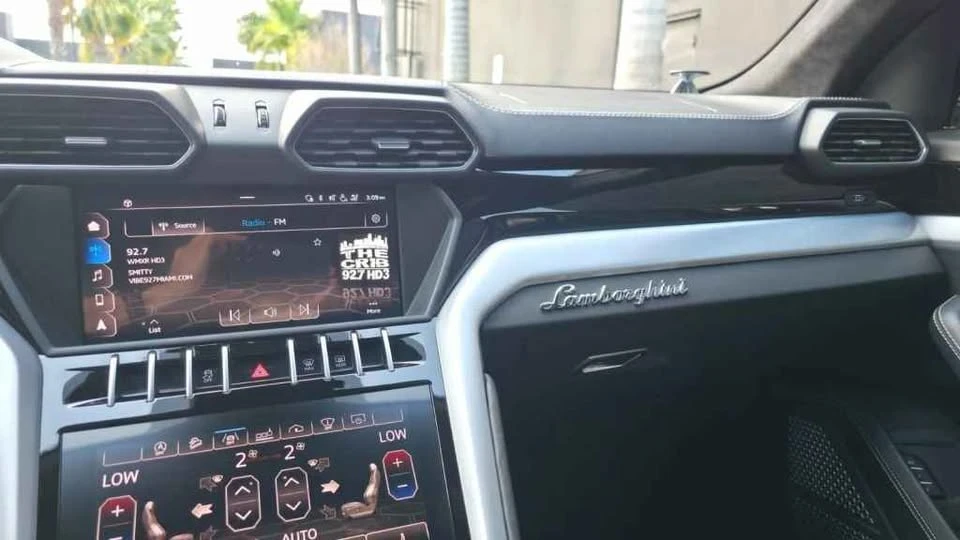 2019 Lamborghini Urus - Image 10 of 16
