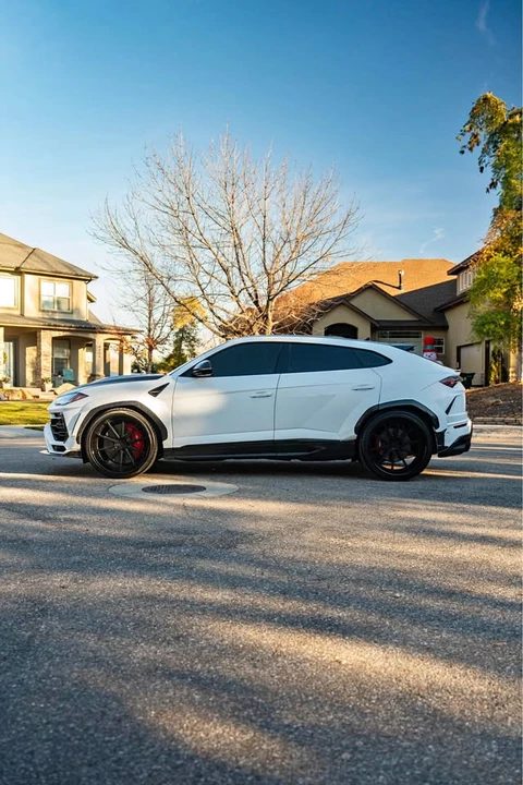2019 Lamborghini Urus - Image 2 of 16