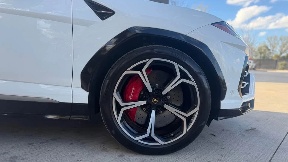2019 Lamborghini Urus - Image 7 of 15