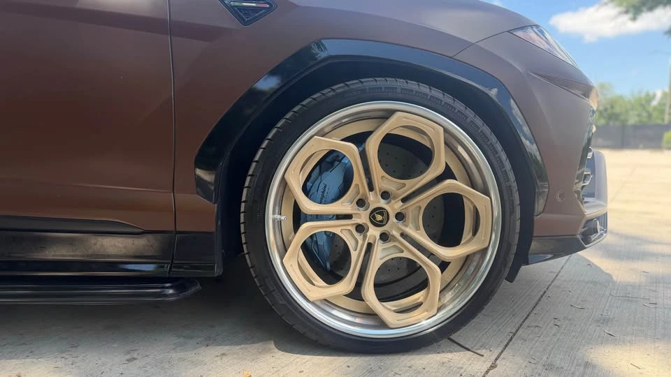 2019 Lamborghini Urus - Image 8 of 16