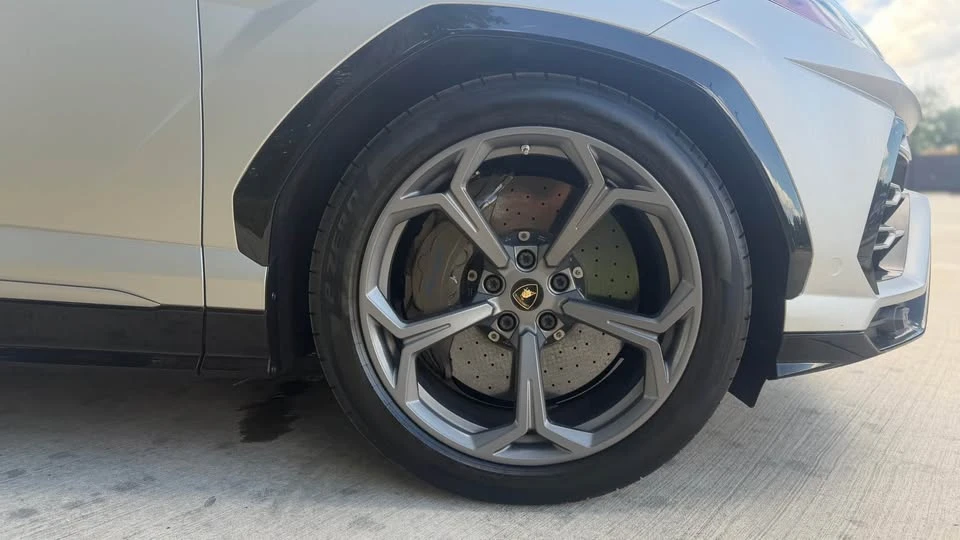 2019 Lamborghini Urus - Image 9 of 18