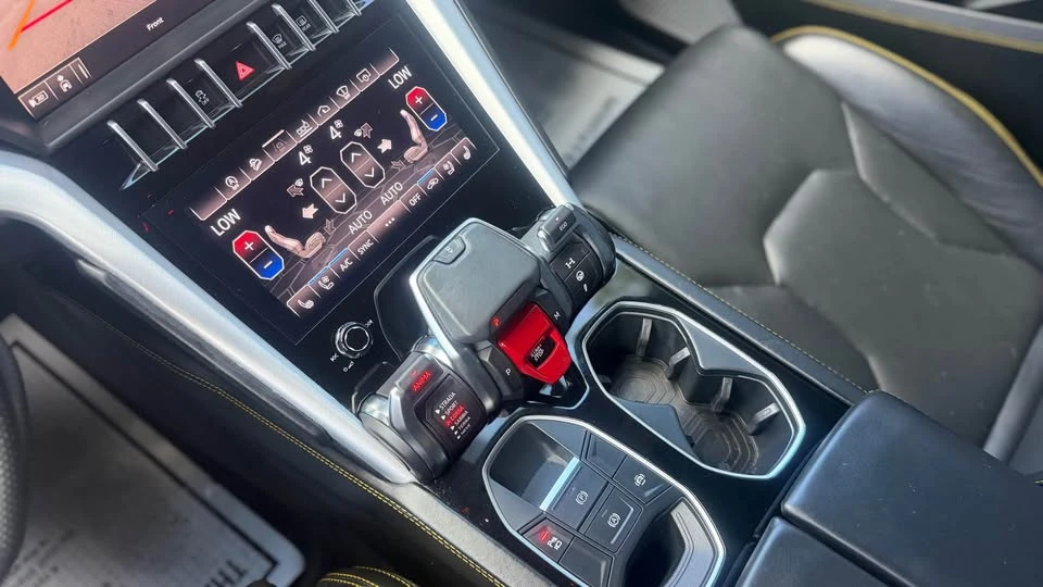 2019 Lamborghini Urus - Image 17 of 18