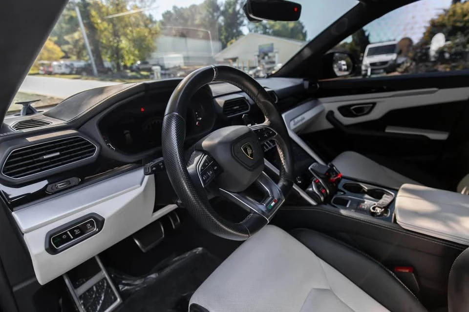 2019 Lamborghini Urus - Image 12 of 20
