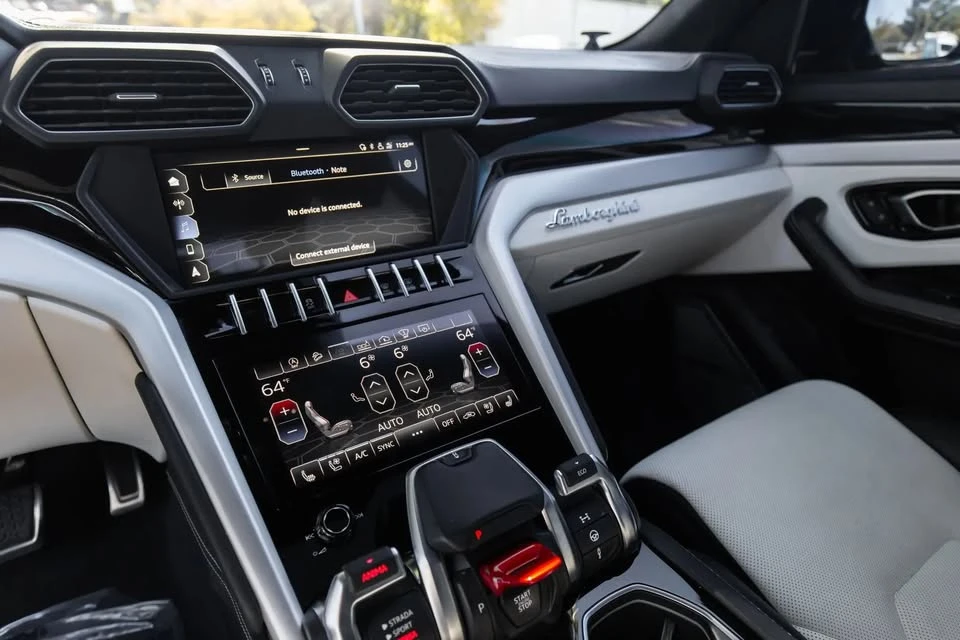 2019 Lamborghini Urus - Image 12 of 19