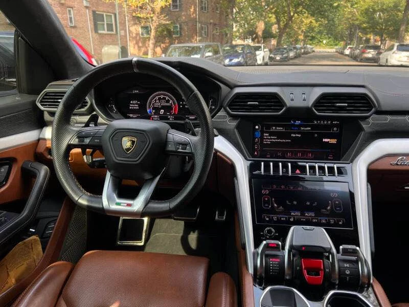 2019 Lamborghini Urus - Image 9 of 20