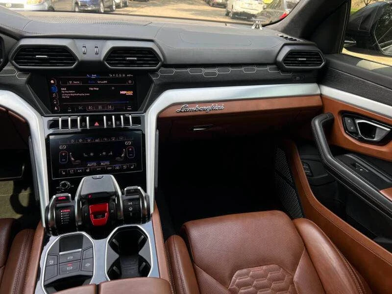 2019 Lamborghini Urus - Image 10 of 20