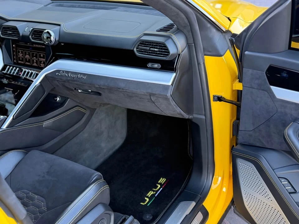 2019 Lamborghini Urus - Image 9 of 10