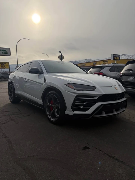 2019 Lamborghini Urus - Image 2 of 18