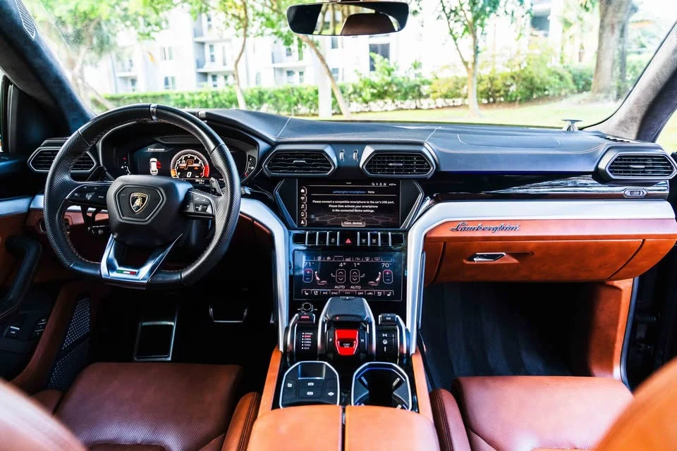 2019 Lamborghini Urus - Image 16 of 19