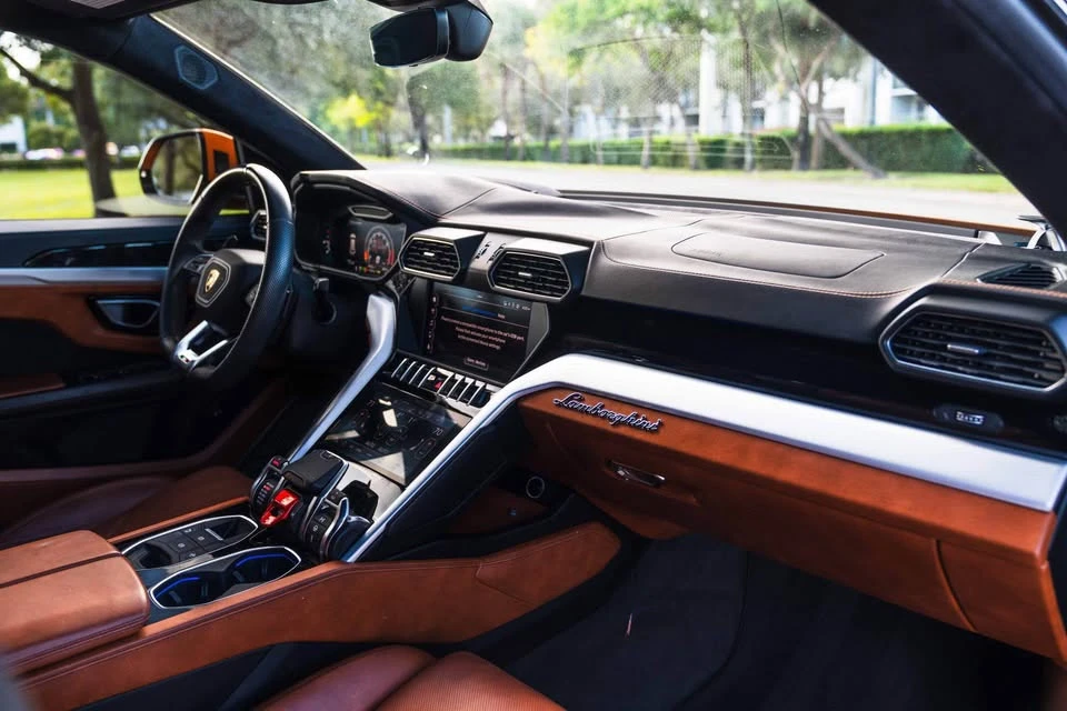 2019 Lamborghini Urus - Image 14 of 19