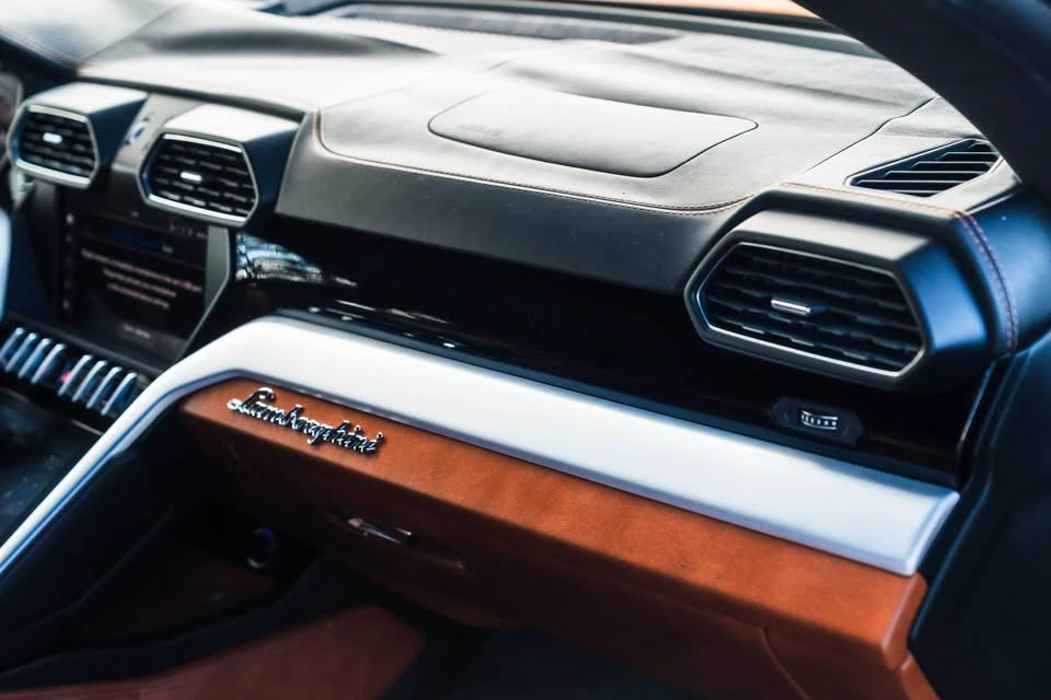 2019 Lamborghini Urus - Image 15 of 19