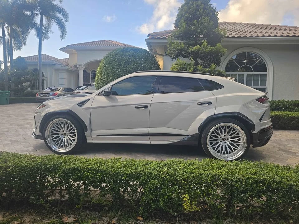 2019 Lamborghini Urus - Image 3 of 11