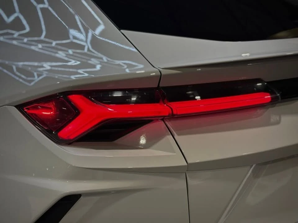 2019 Lamborghini Urus - Image 7 of 20