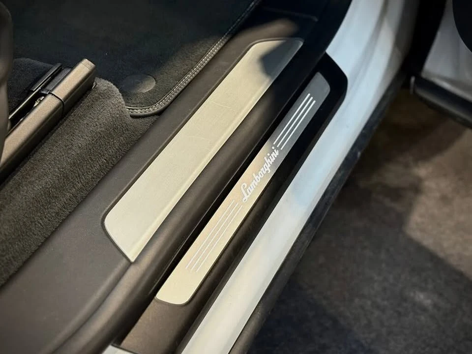 2019 Lamborghini Urus - Image 11 of 20