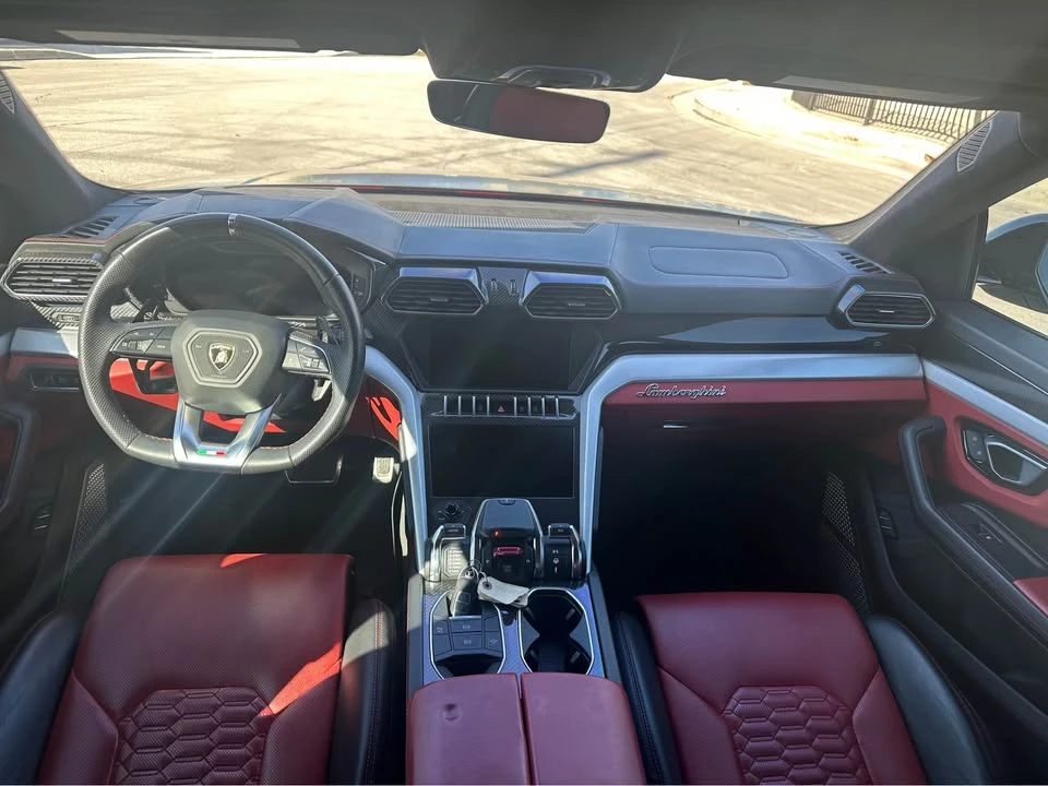 2019 Lamborghini Urus - Image 8 of 17