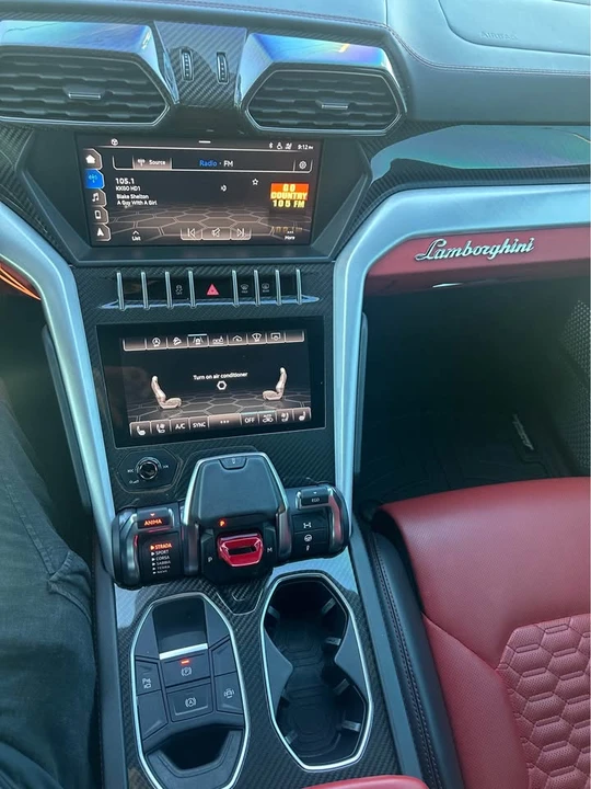 2019 Lamborghini Urus - Image 10 of 17