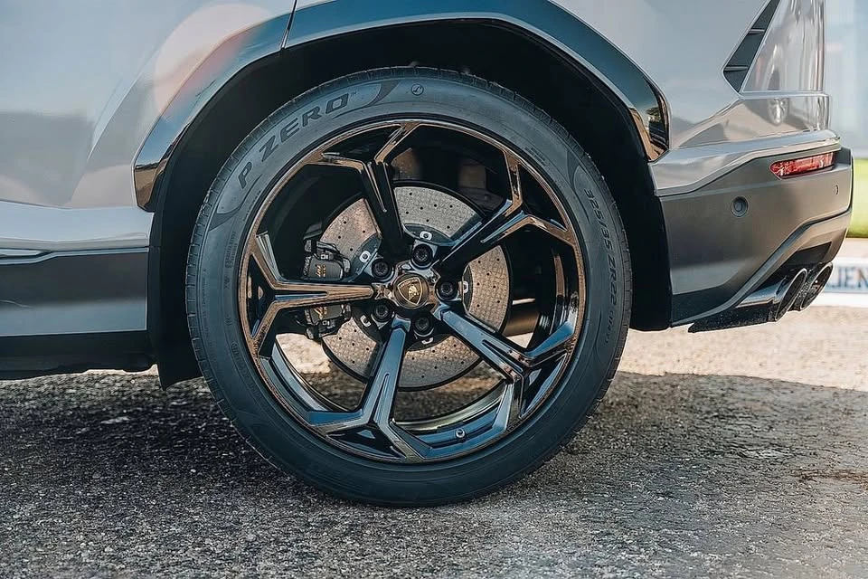 2019 Lamborghini Urus - Image 9 of 20