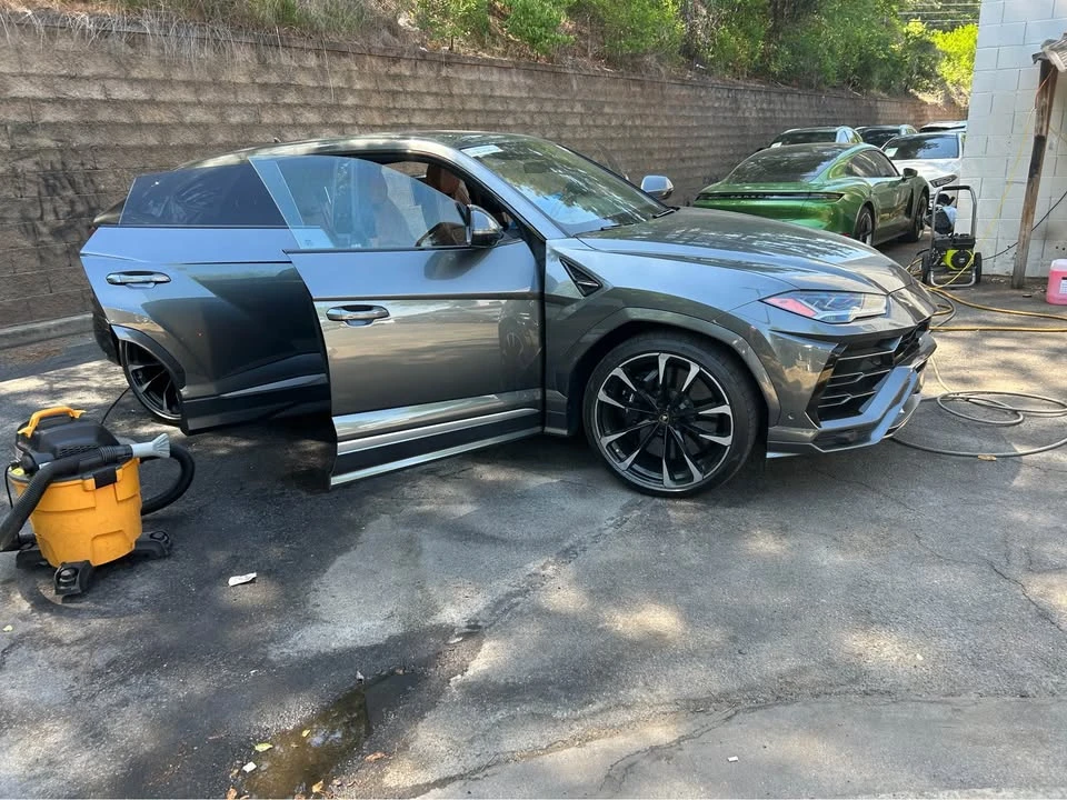 2019 Lamborghini Urus - Image 2 of 12