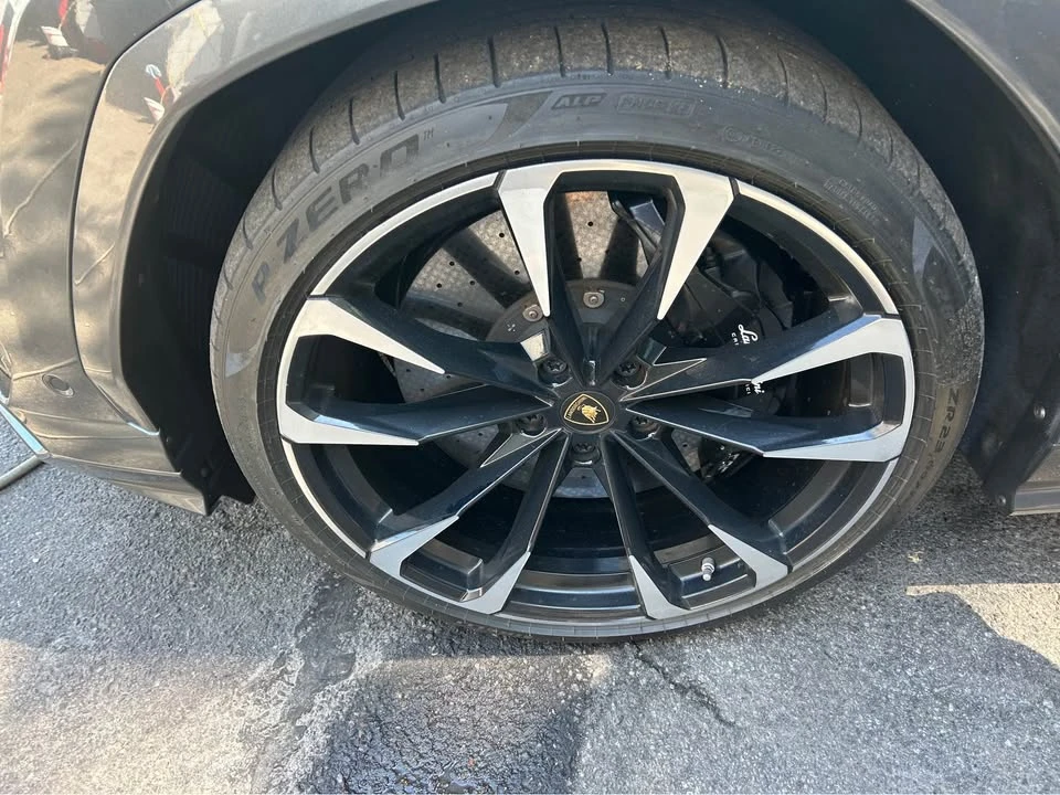 2019 Lamborghini Urus - Image 11 of 12