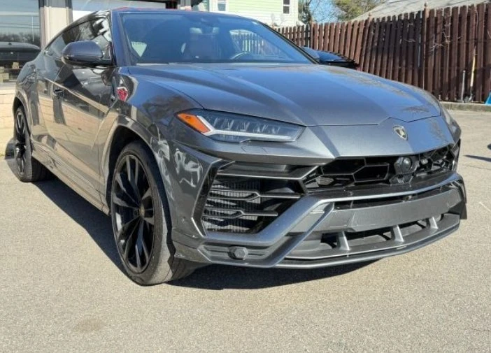 2019 Lamborghini Urus - Image 2 of 18