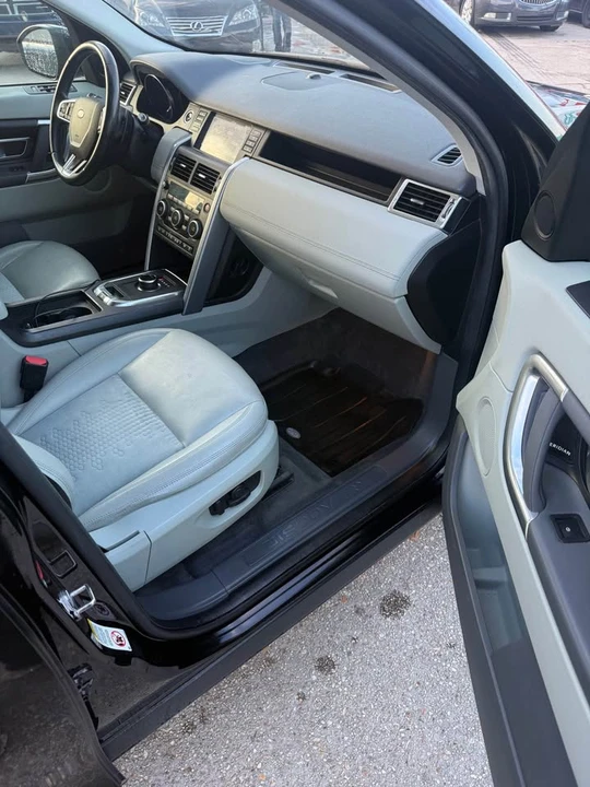2019 Land Rover Discovery 5th Gen - Image 18 of 19