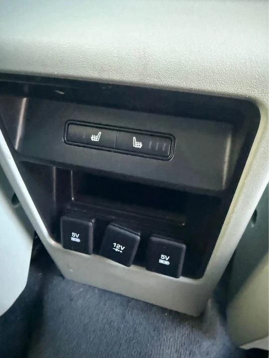 2019 Land Rover Discovery 5th Gen - Image 17 of 19