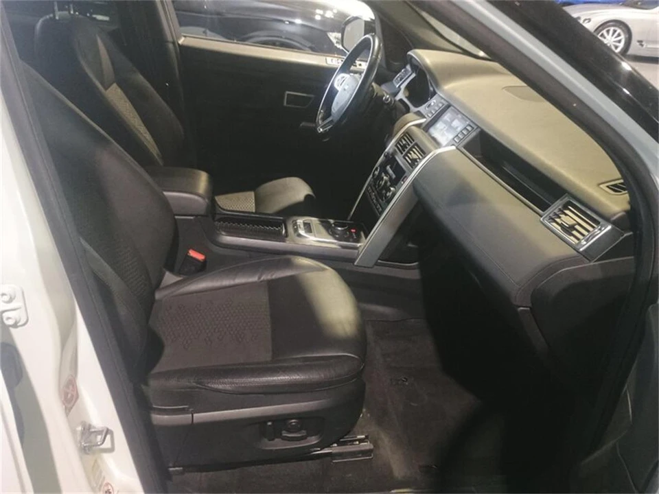 2019 Land Rover Discovery 5th Gen - Image 28 of 31