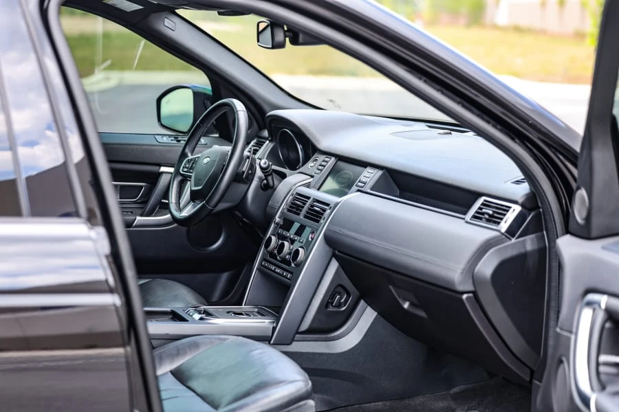 2019 Land Rover Discovery - Image 26 of 31