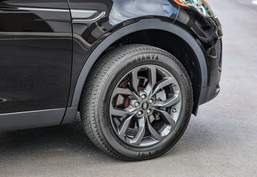 2019 Land Rover Discovery - Image 12 of 31