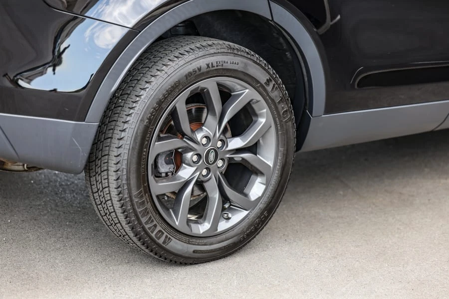 2019 Land Rover Discovery - Image 13 of 31