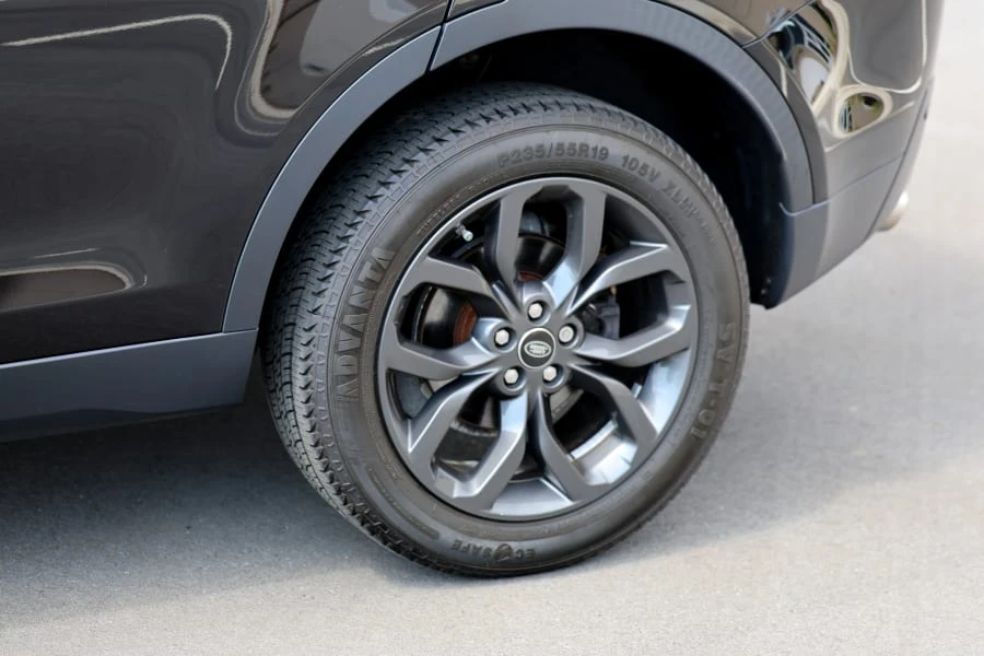 2019 Land Rover Discovery - Image 7 of 31
