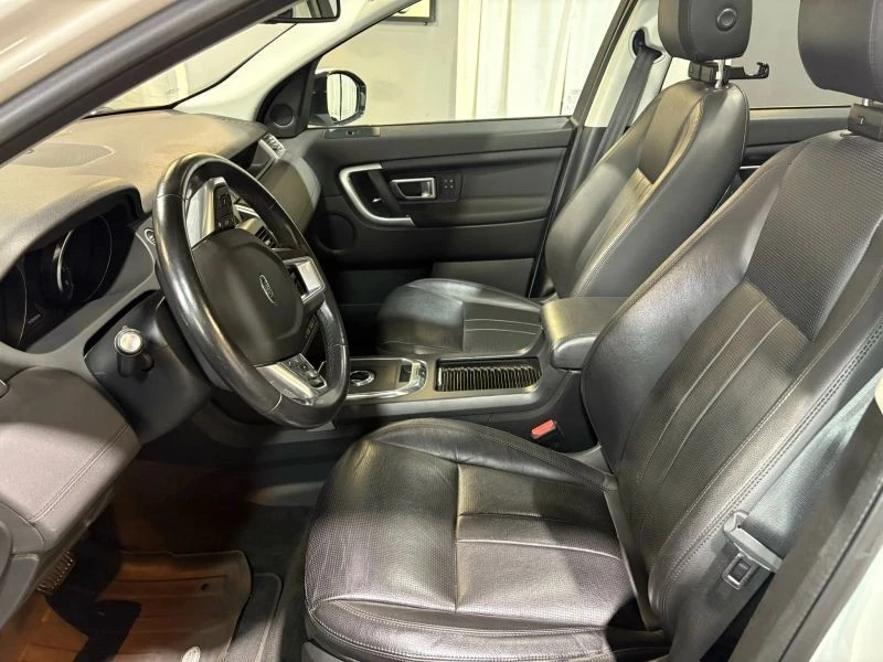 2019 Land Rover Discovery 5th Gen - Image 9 of 12