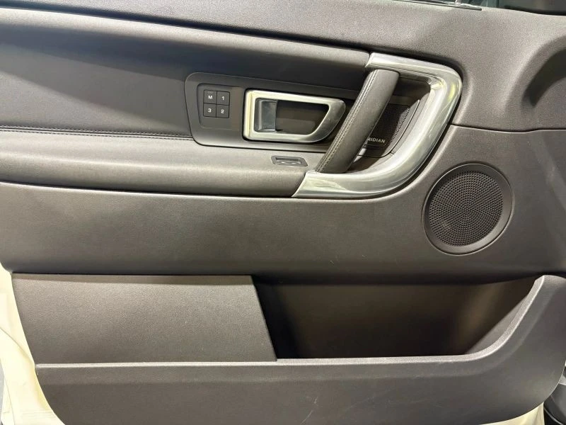 2019 Land Rover Discovery 5th Gen - Image 10 of 12