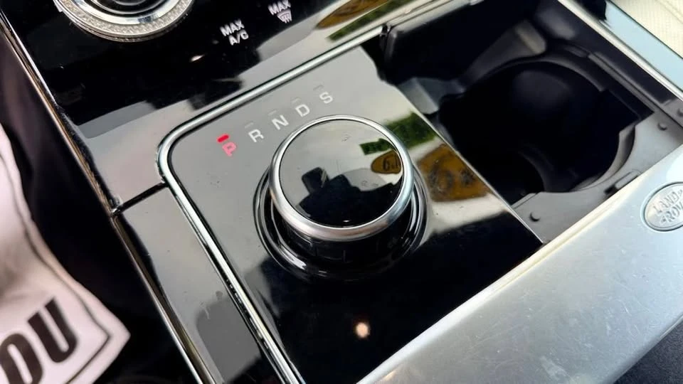 2019 Land Rover Range Rover Velar - Image 14 of 15