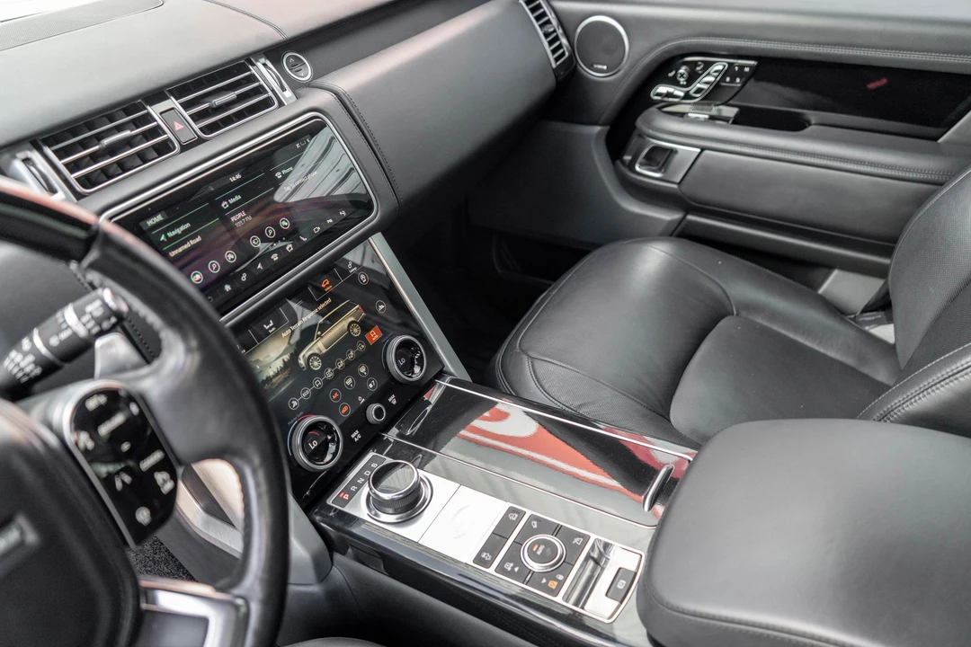 2019 Land Rover - Image 14 of 31