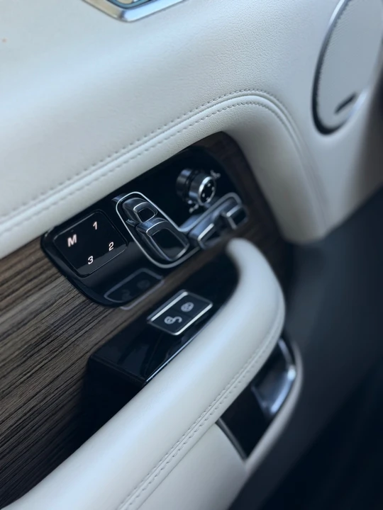 2019 Land Rover - Image 26 of 31