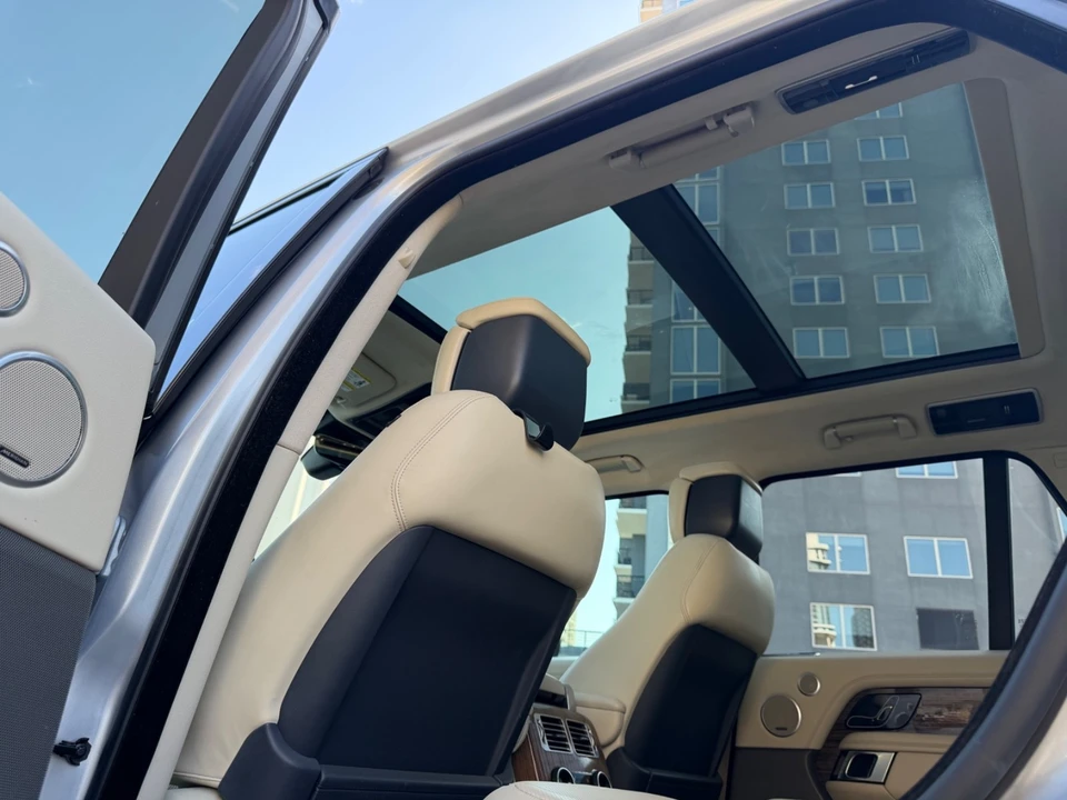2019 Land Rover - Image 30 of 31