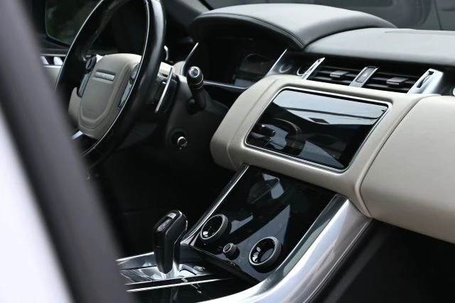 2019 Land Rover Range Rover Sport L494 - Image 11 of 24