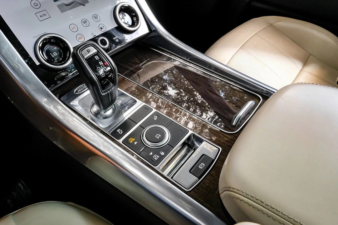 2019 Land Rover Range Rover Sport L494 - Image 23 of 31