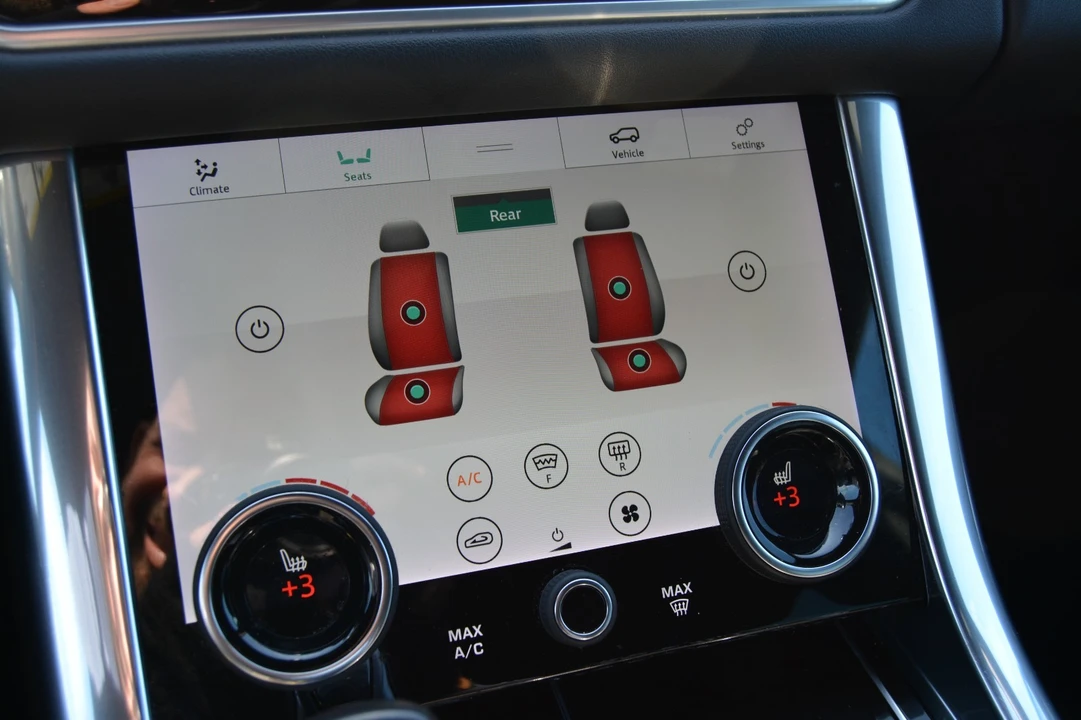 2019 Land Rover - Image 24 of 28